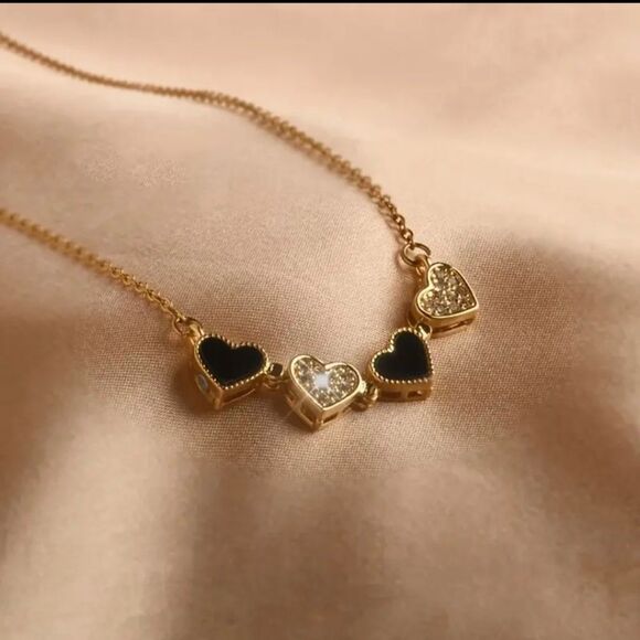 Elegant Adjustable Gold-Tone Diamond Heart Pendant Necklace - Picture 8 of 9